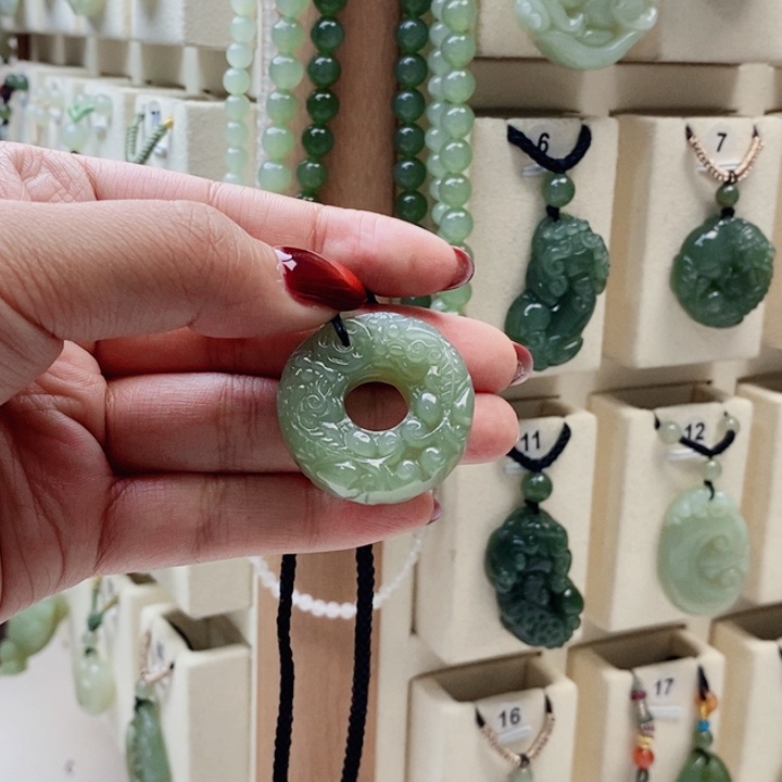 香***玛和田玉未镶嵌颈饰