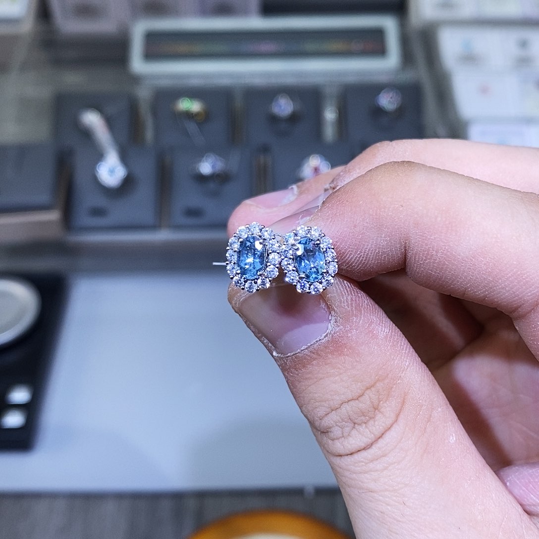 海蓝宝石耳钉银S925镶嵌