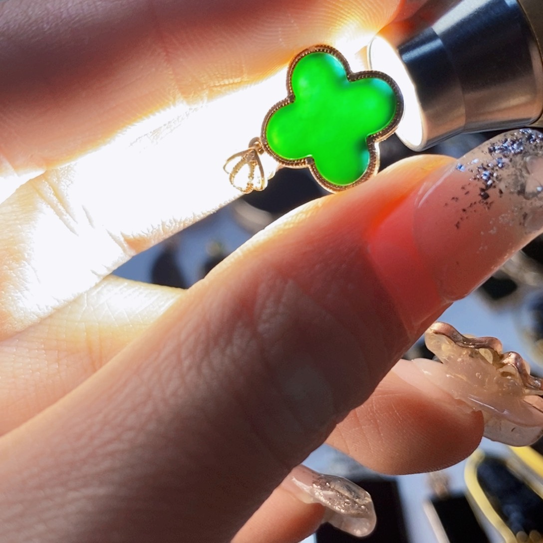 定制翡翠18K金镶嵌墨翠四叶草吊坠