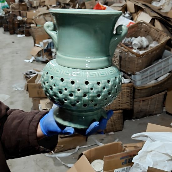 绿泥盘子碗茶壶啥都有