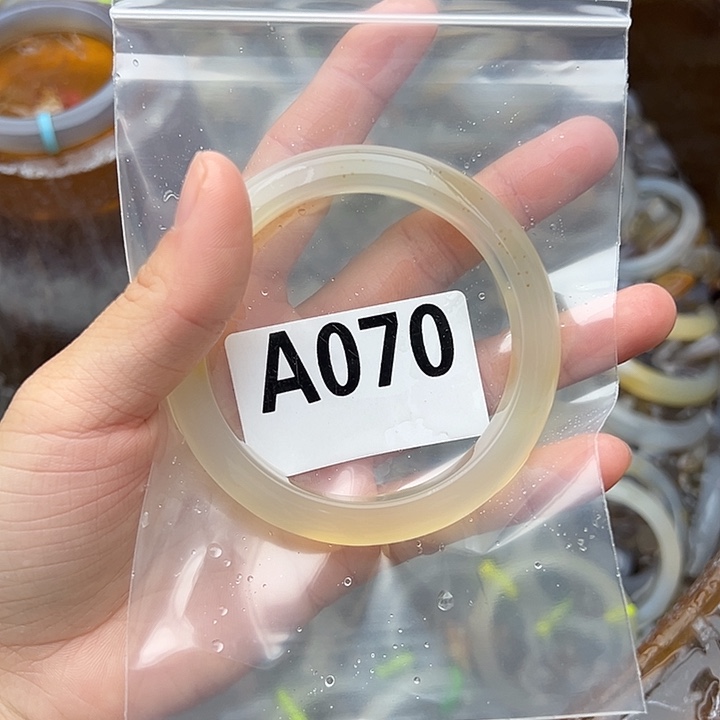 灭***气玛瑙/玉髓未镶嵌手镯70