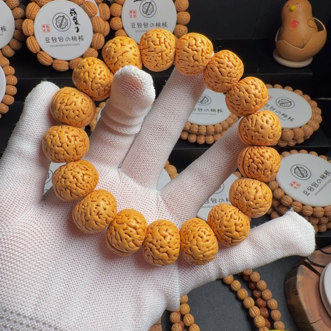 塞***尔桃核吊坠20左右大苹果