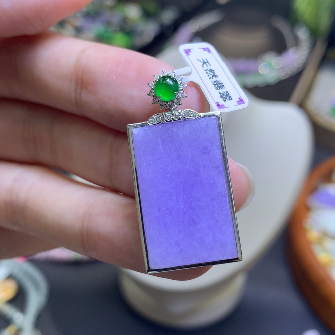 颈饰18K金镶嵌翡翠