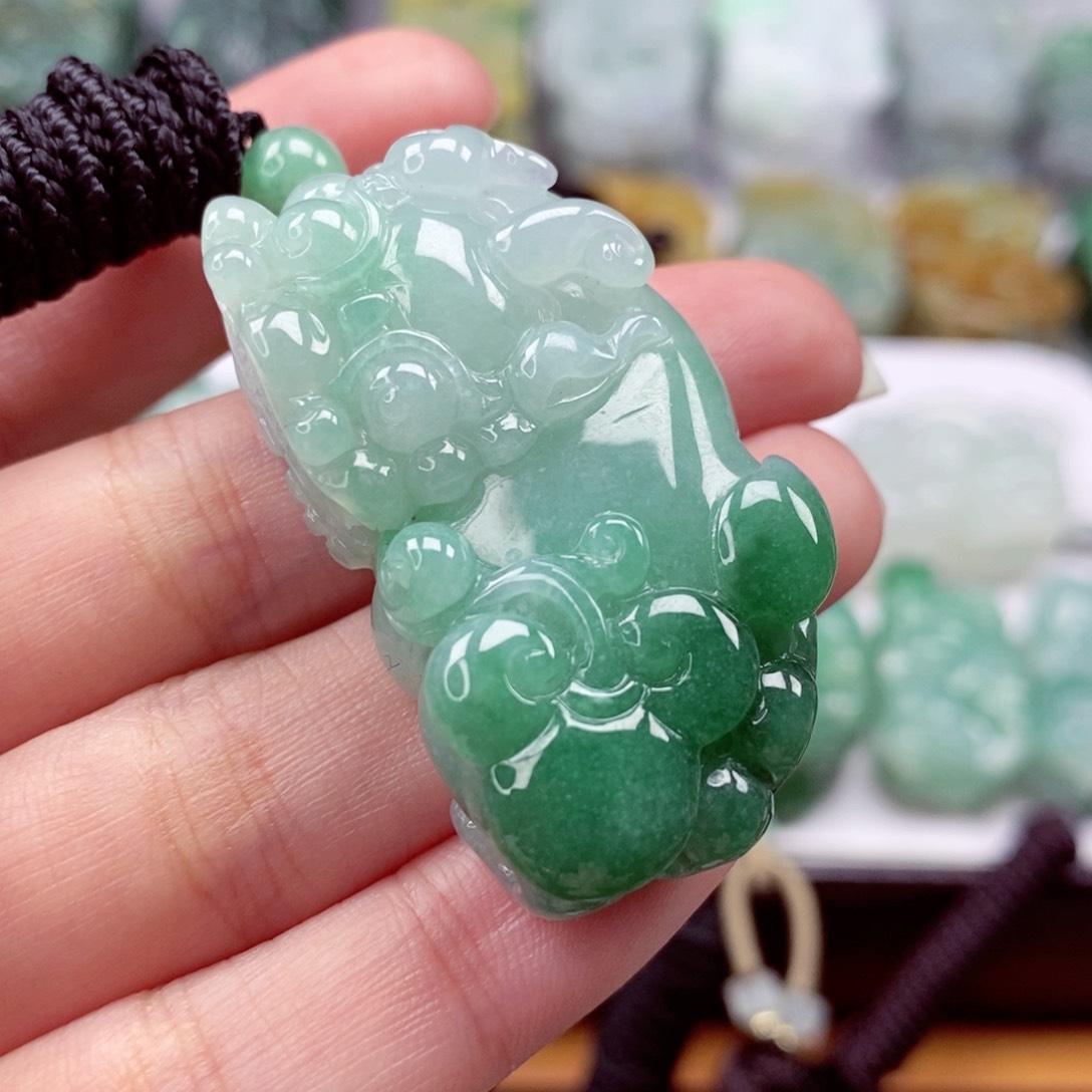 翡翠颈饰未镶嵌翡翠