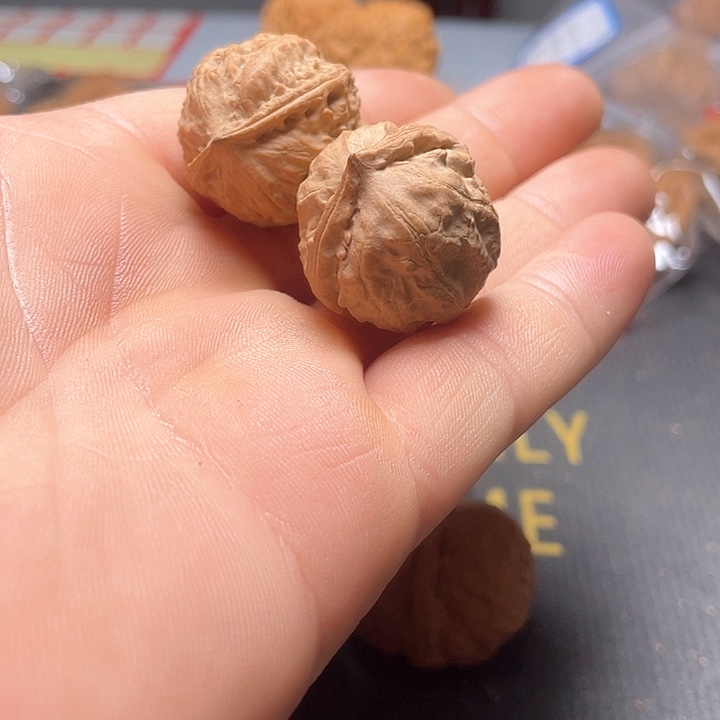 文玩核桃把件秋子的小手捻