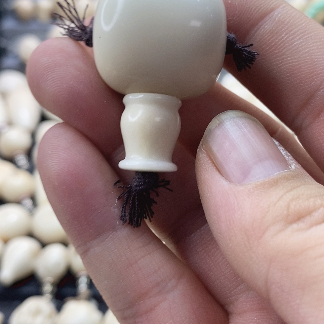 半***默吊坠菩提根/象牙果