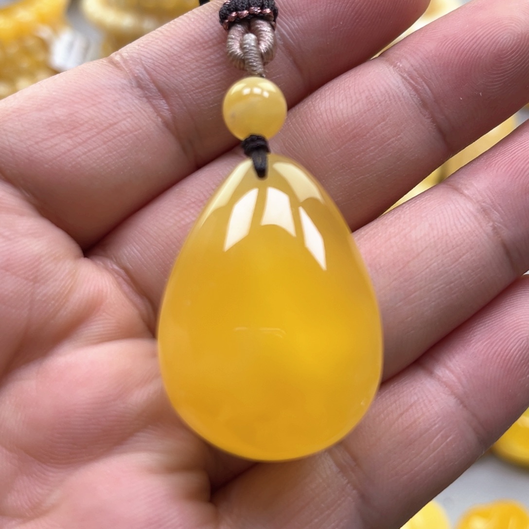 琥珀颈饰未镶嵌吊坠