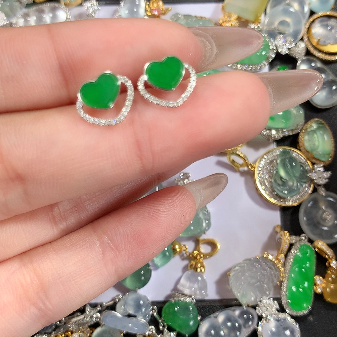 翡翠颈饰18K金镶嵌桃心耳钉