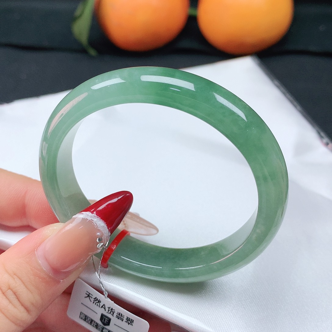 翡翠手镯未镶嵌53贵