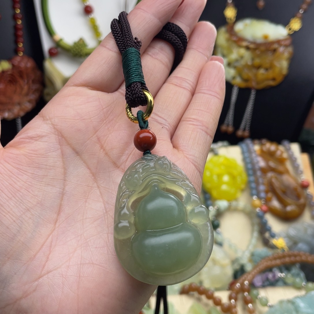 未镶嵌蛇纹石玉颈饰