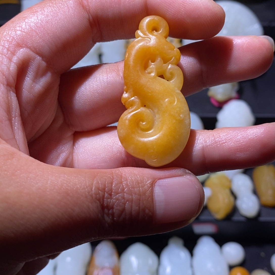 超***猴和田玉未镶嵌颈饰