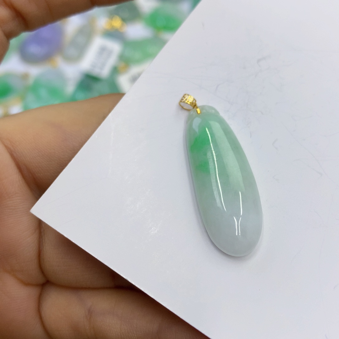 翡翠18K金镶嵌颈饰翡翠