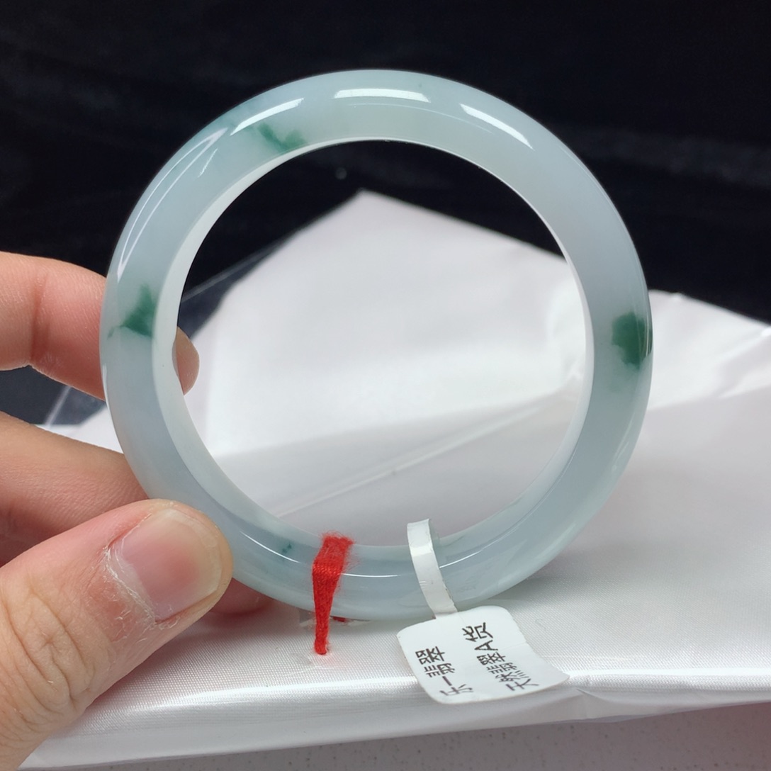 翡翠手镯（圆镯）未镶嵌54.7