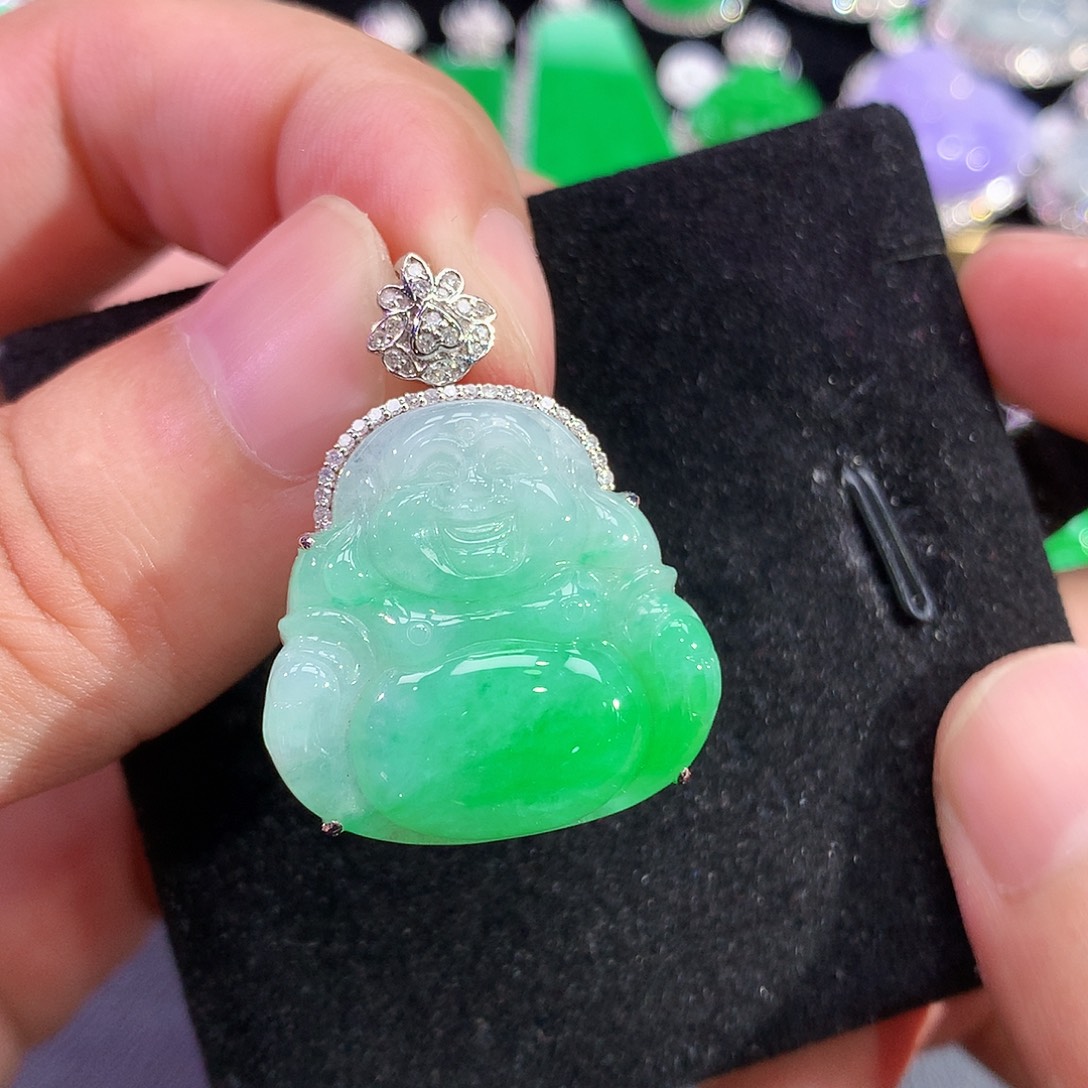 翡翠18K金镶嵌颈饰