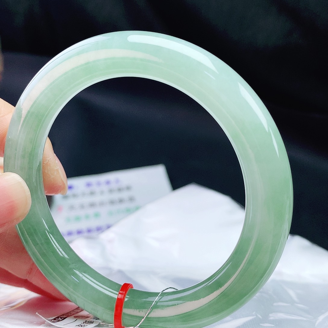 翡翠手镯未镶嵌58胖