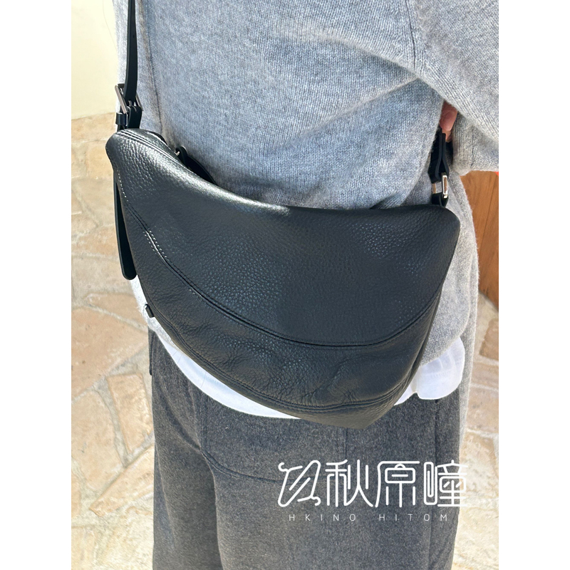 秋原瞳-多层款休闲黑色腋下单肩款肩包斜挎包做旧植鞣牛皮马鞍包