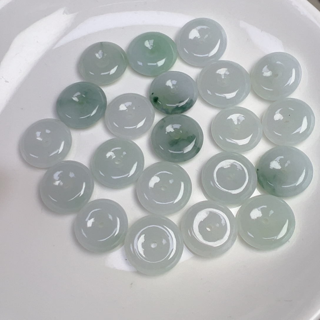 翡翠散珠肥平安扣一颗