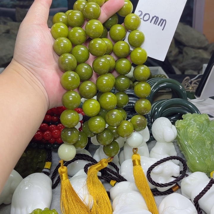 蛇纹石玉手持多样性发货未镶嵌