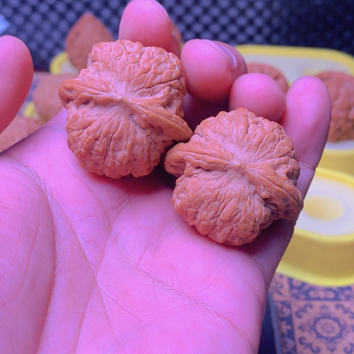 桃核把件血麒麟好看