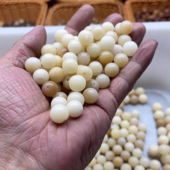 白玉菩提吊坠瑕疵11奶白圆珠200颗