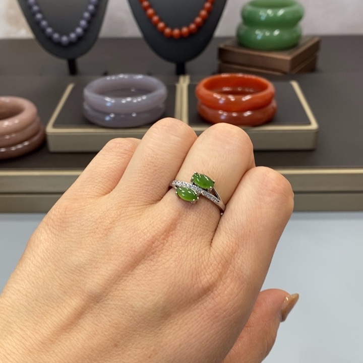 东陵石手镯未镶嵌