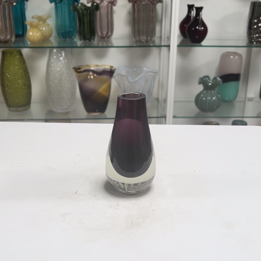 透紫色小花瓶高度12微瑕
