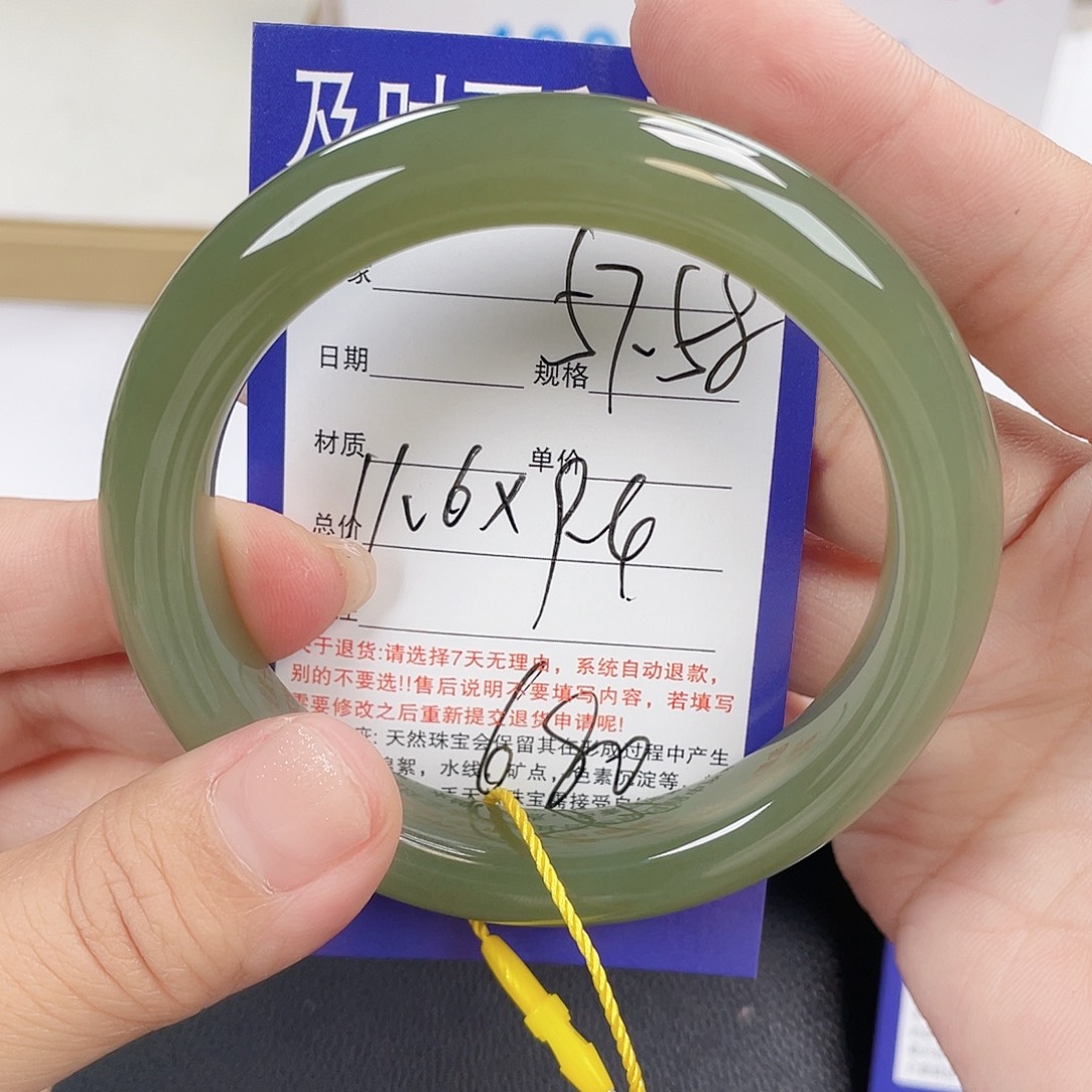 和田玉未镶嵌手镯