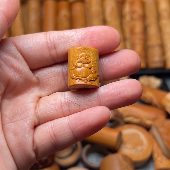 实心竹雕刻手把件