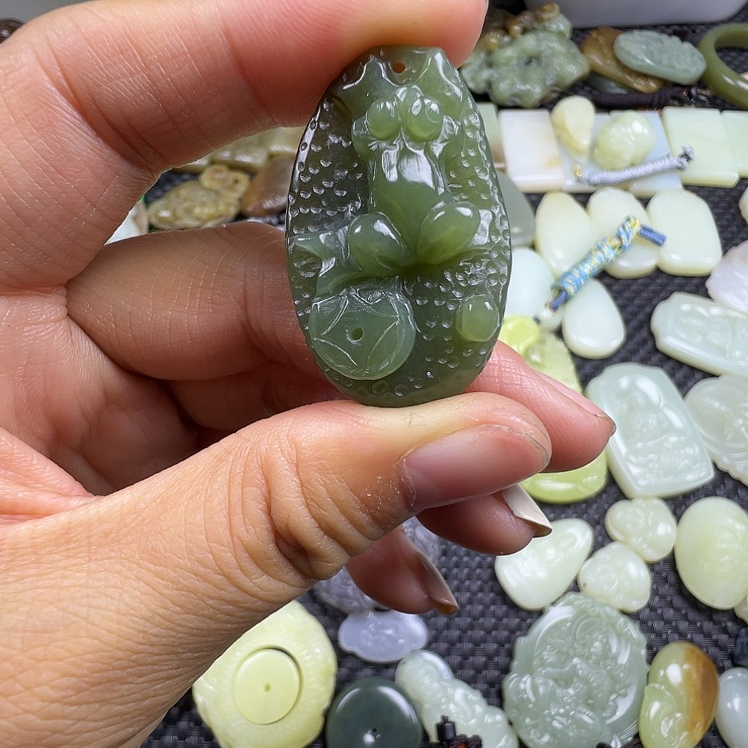 和田玉未镶嵌颈饰卡37.6