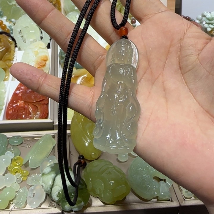 蛇纹石玉吊坠未镶嵌