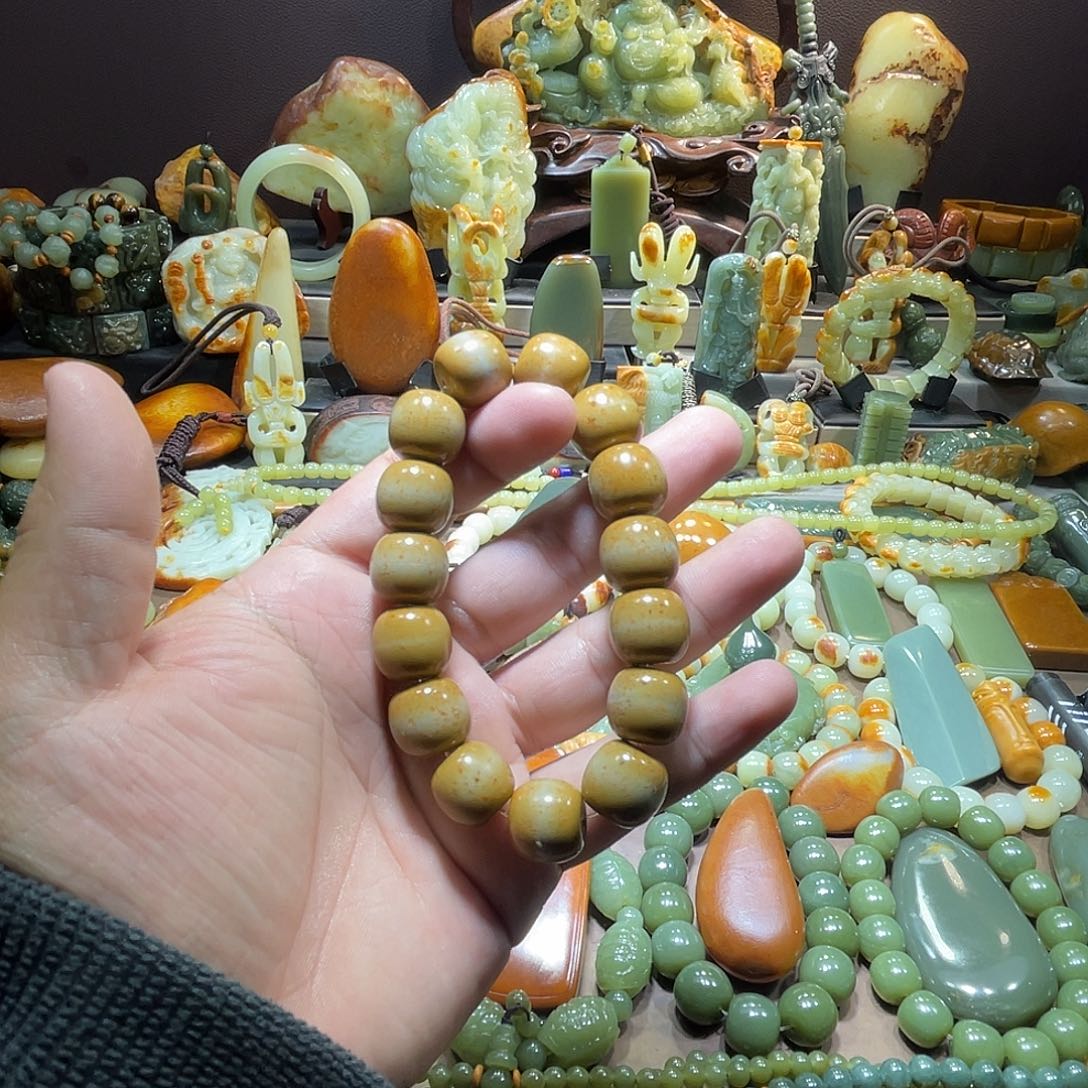 透闪石质玉未镶嵌珠宝奇石