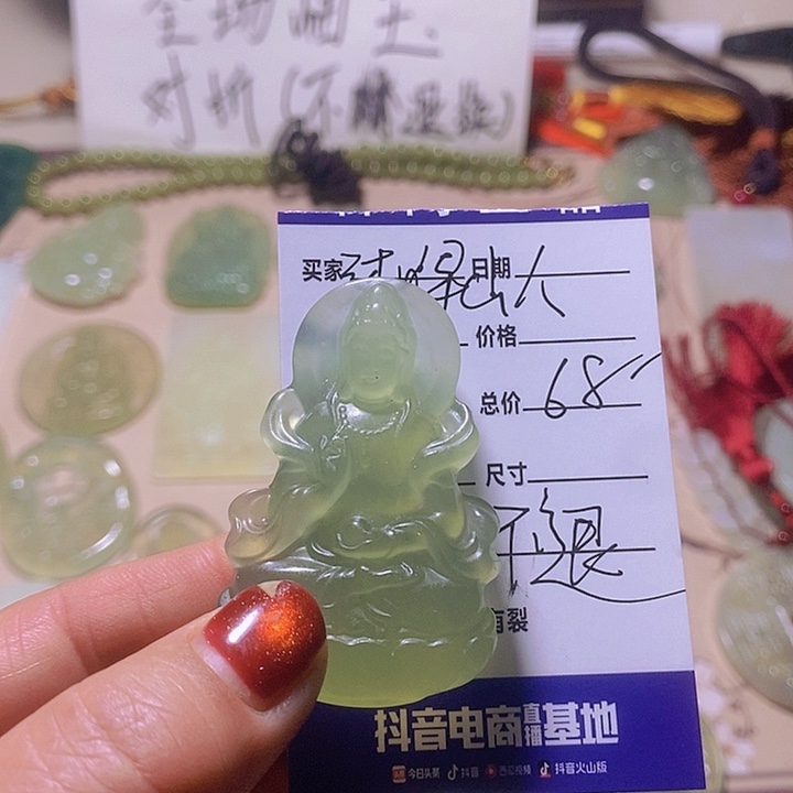 蛇纹石玉颈饰合金沐**人