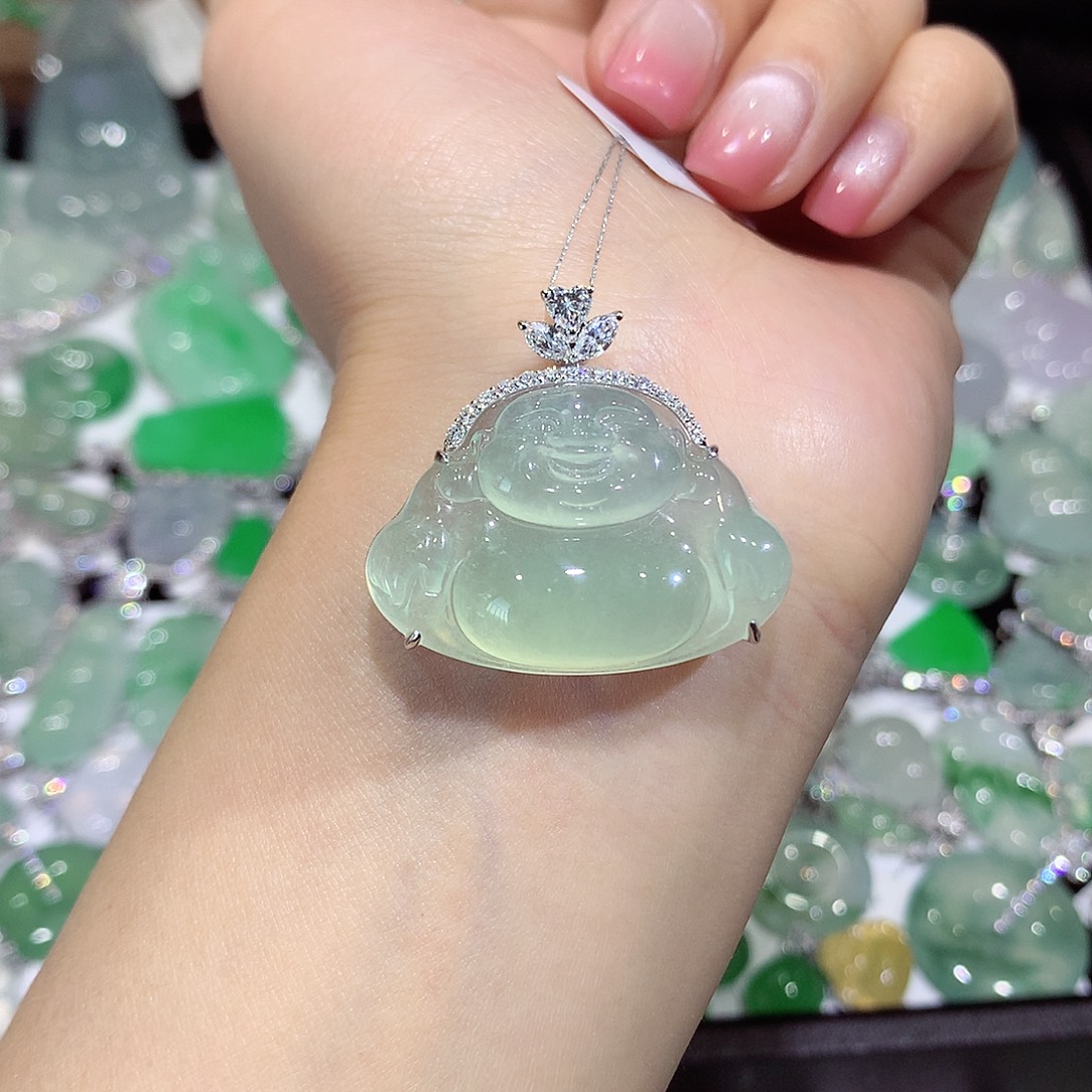 翡翠18K金镶嵌颈饰佛