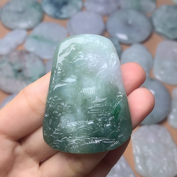 翡翠未镶嵌颈饰山水牌