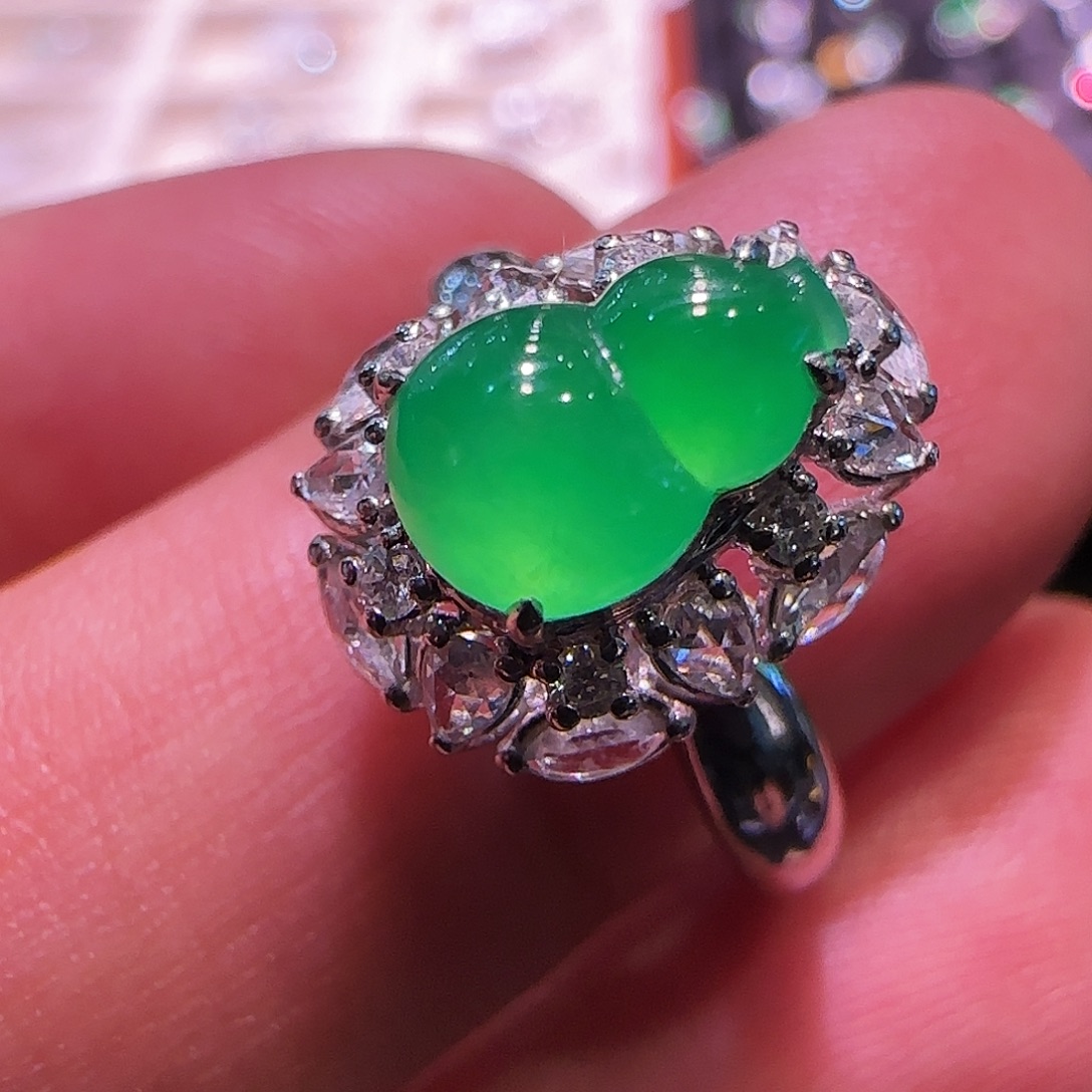 翡翠18K金镶嵌戒指