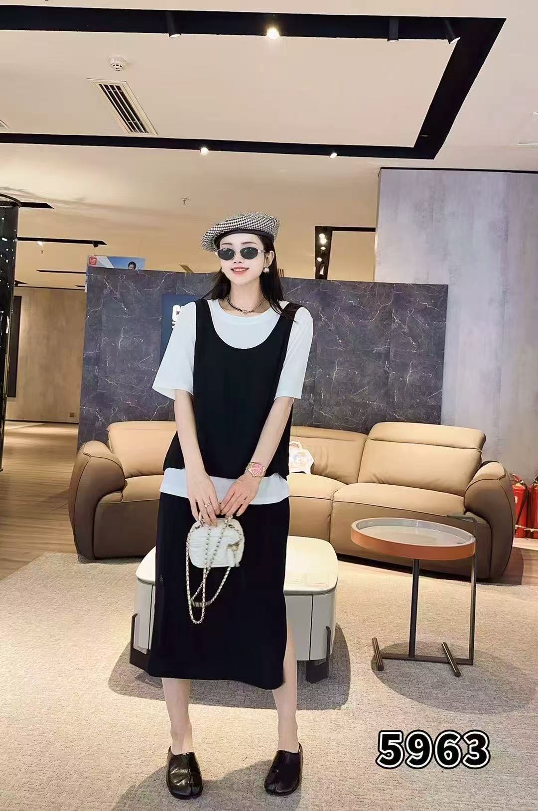 大码女装休闲宽松背心叠穿T恤搭配半裙三件套短袖显瘦气质时尚