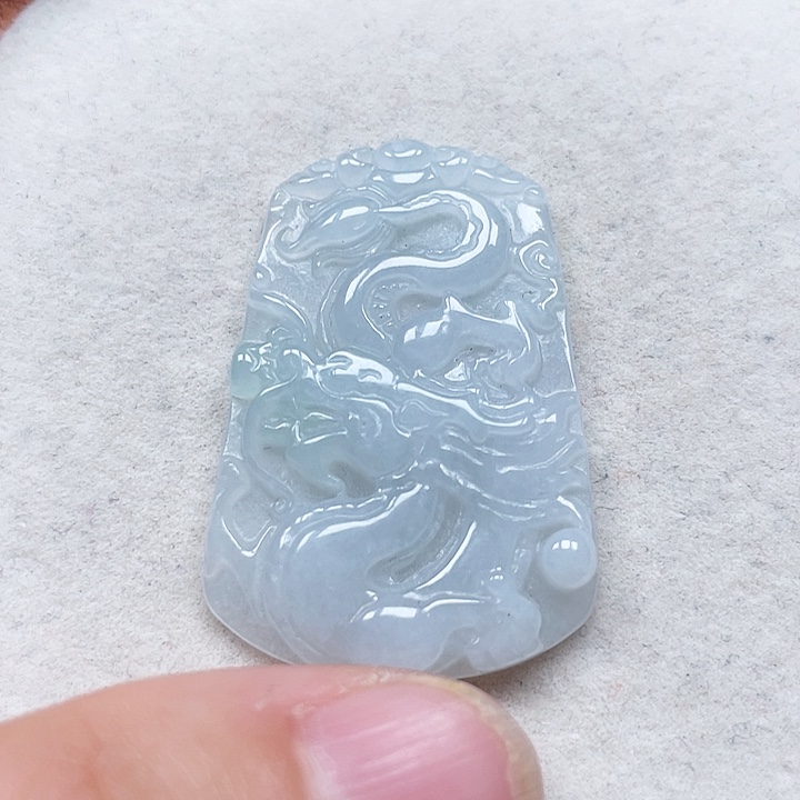 翡翠未镶嵌颈饰龙牌