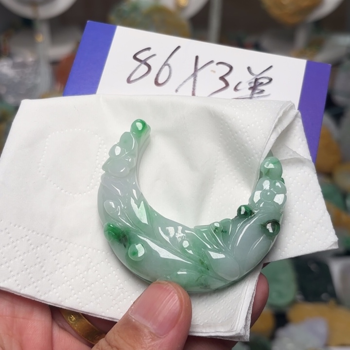 翡翠颈饰未镶嵌加*吊坠