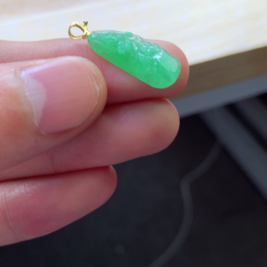 翡翠颈饰18K金镶嵌吊坠