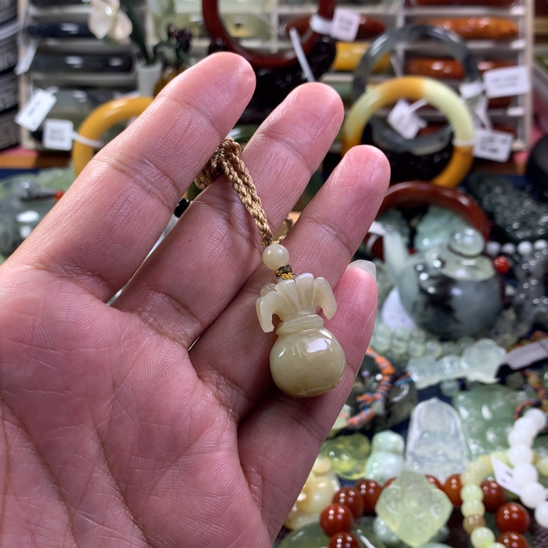 和田玉（糖玉）颈饰未镶嵌