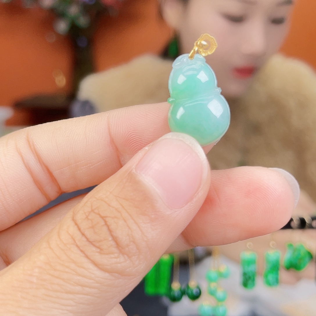 翡翠18K金镶嵌耳饰