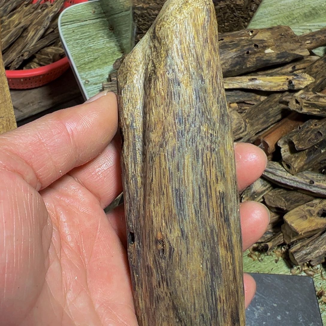 棋楠熏香虫漏手把件37克