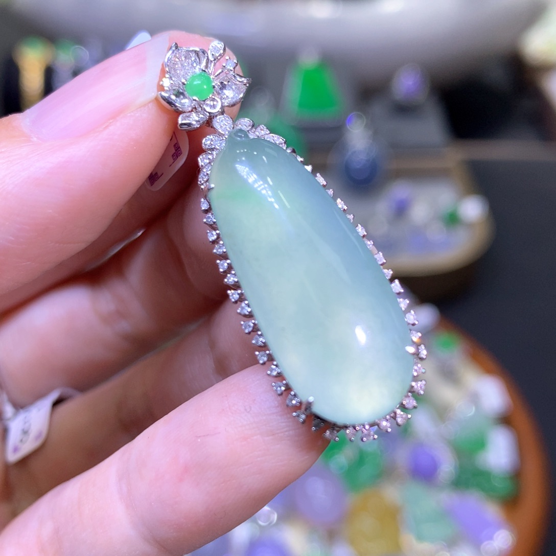 【闪购商品】翡翠颈饰18K金镶嵌翡翠吊坠项链