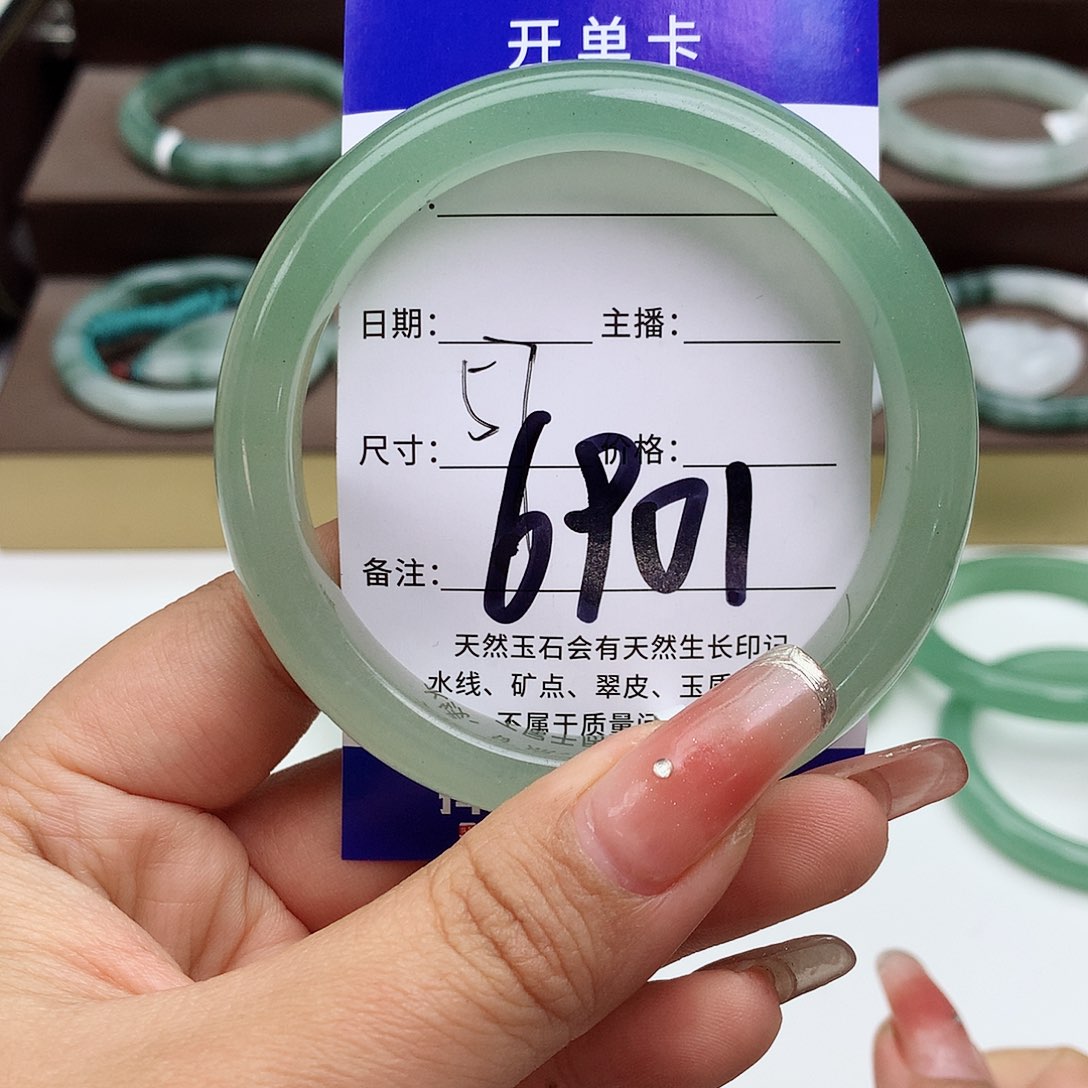 石英质玉手镯未镶嵌耳*