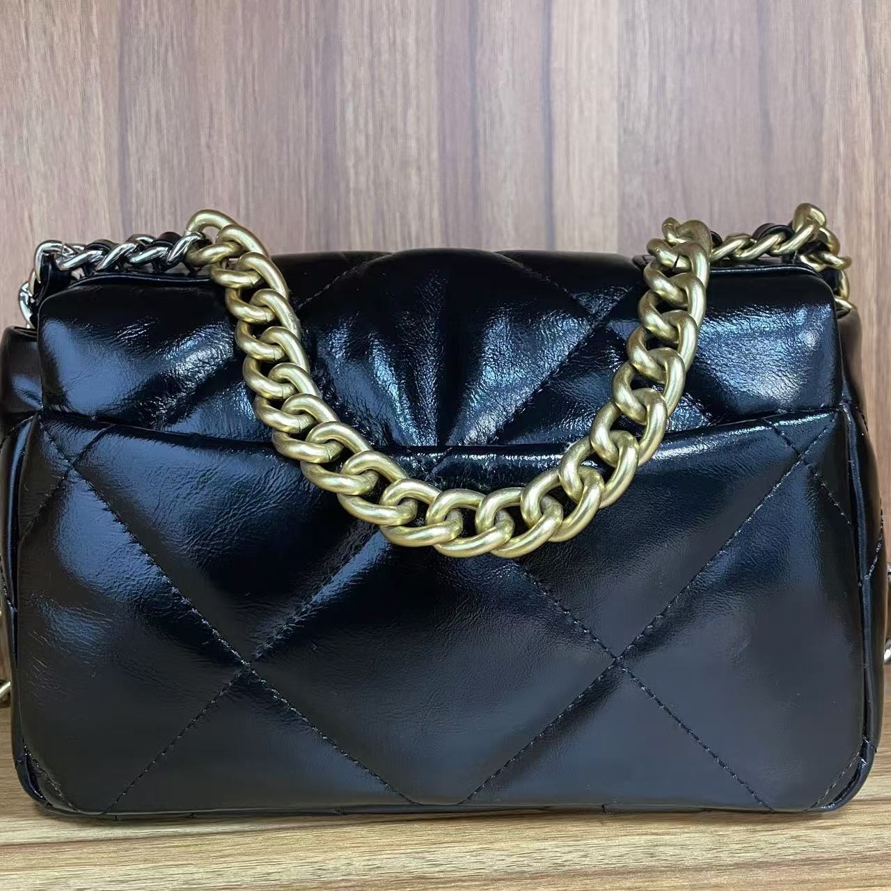 时尚潮流真皮新款女包头22cm斜挎包油蜡 10106-4 黑色