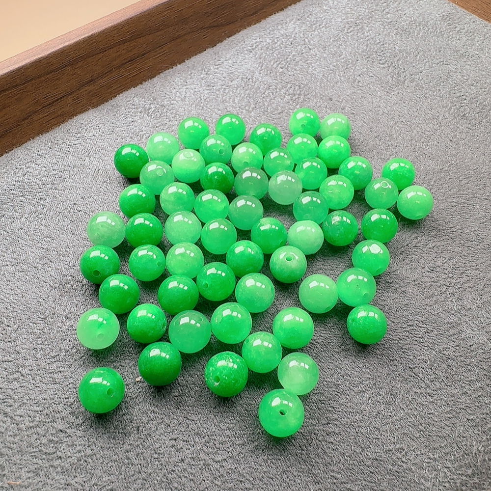 卡8mm 天然缅料A货 绿珠 多样性发一颗