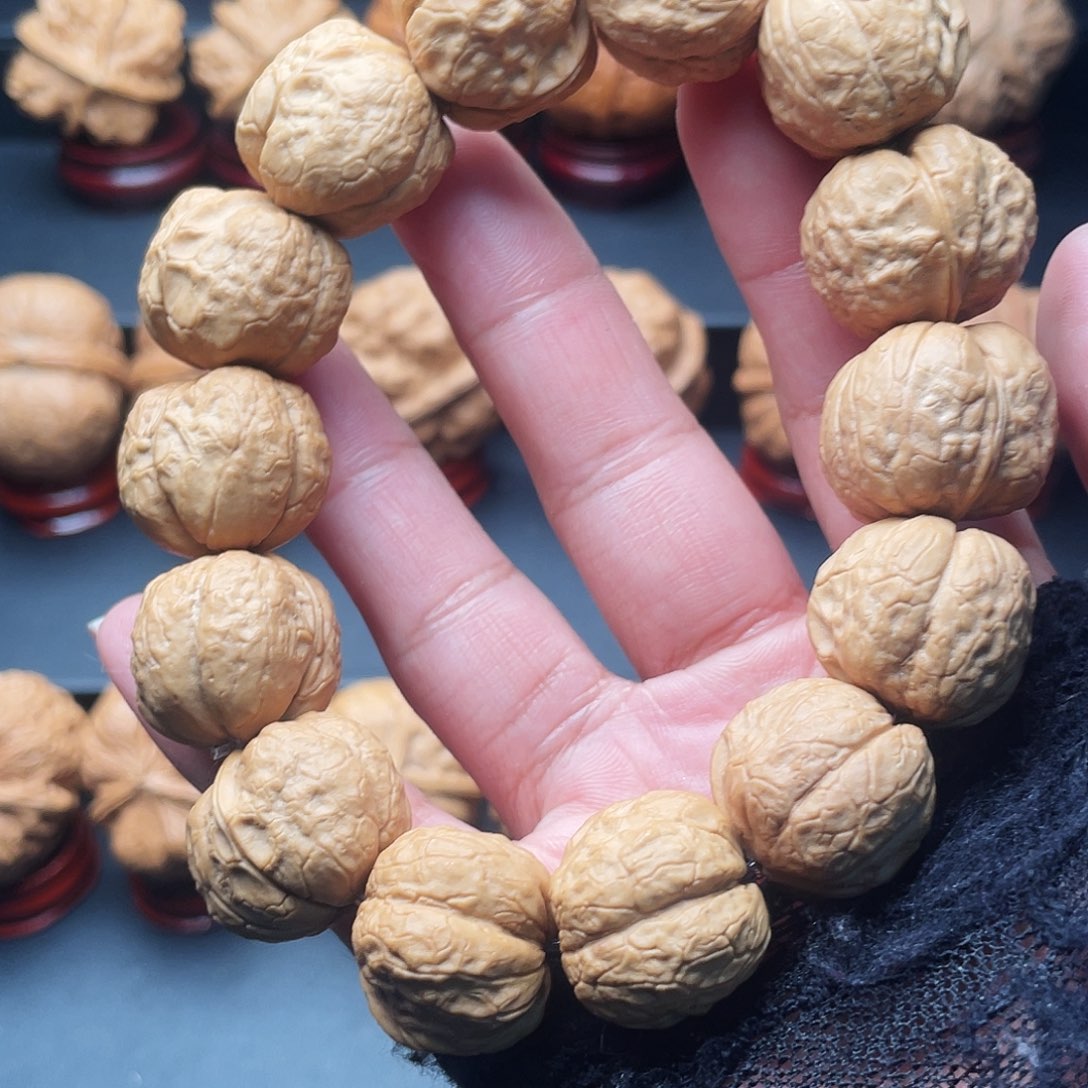 文玩核桃吊坠龙脊手串