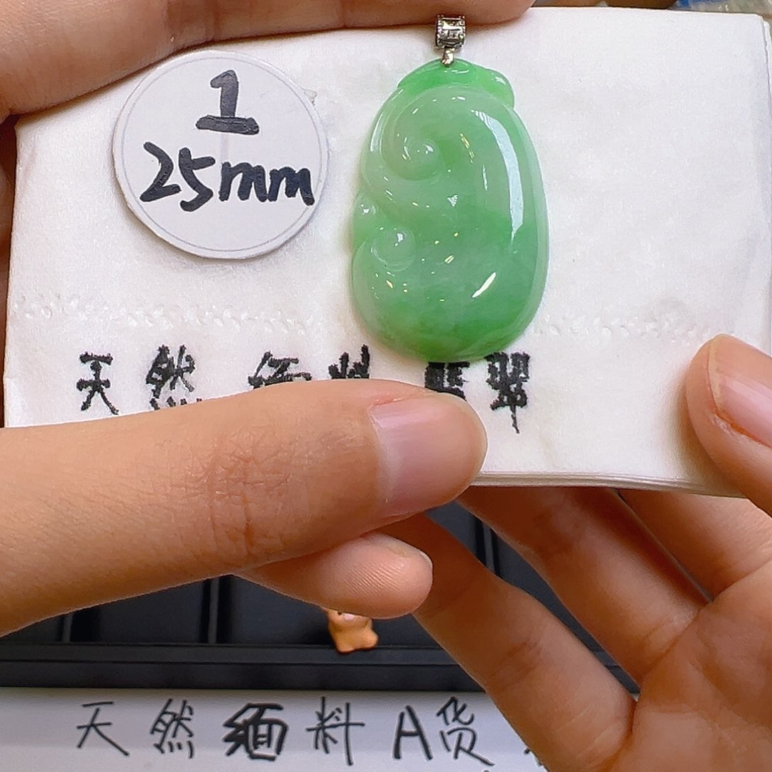 翡翠吊坠(不含链)18K金镶嵌翡翠