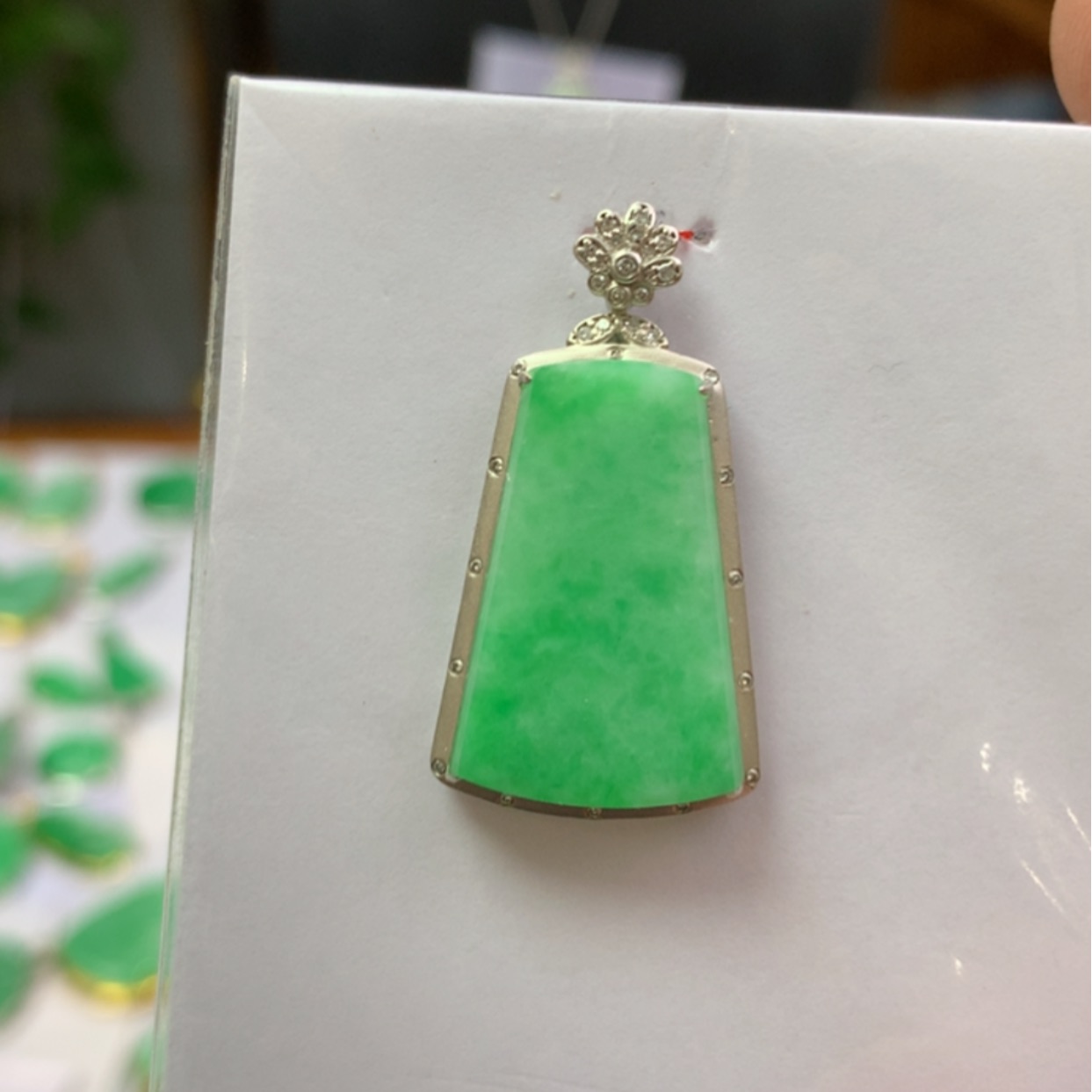 【闪购商品】翡翠颈饰18K金镶嵌翡翠