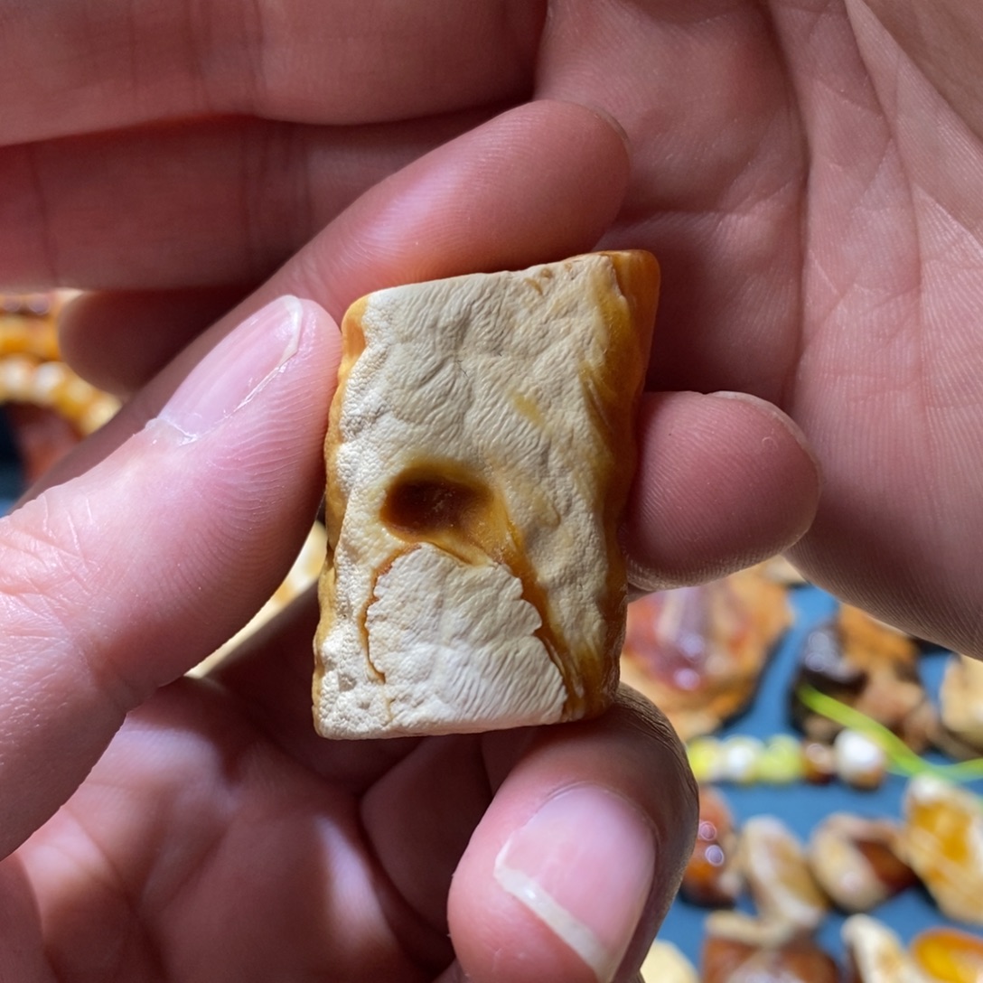 定制琥珀未镶嵌蜜蜡